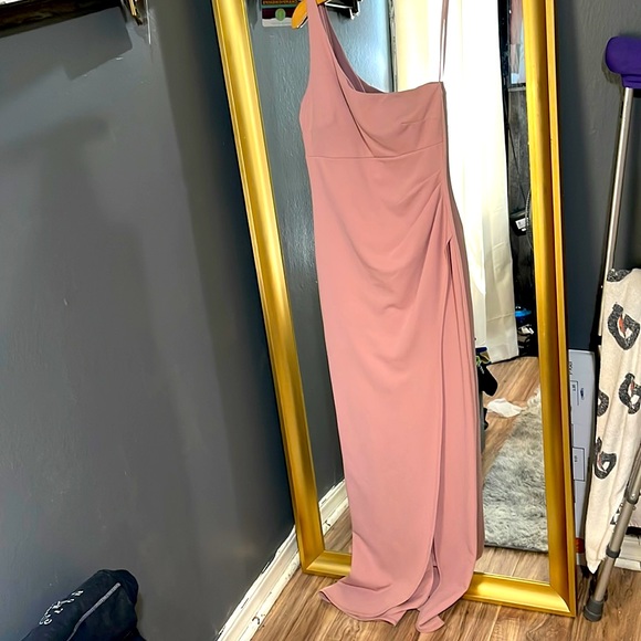 It was worn once so it like new - Picture 1 of 6